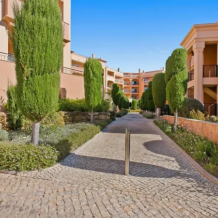 Luxury 2-bedroom Da Semesterbostad