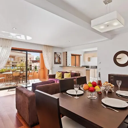 Luxury 2-bedroom Da Semesterbostad *