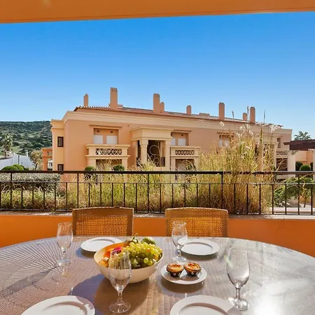 Luxury 2-bedroom Da Semesterbostad