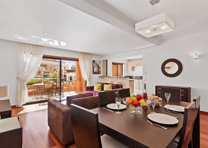 Luxury 2-bedroom Da Semesterbostad *