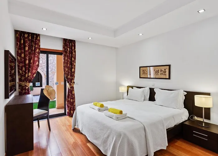 Luxury 2-bedroom Da Luz
